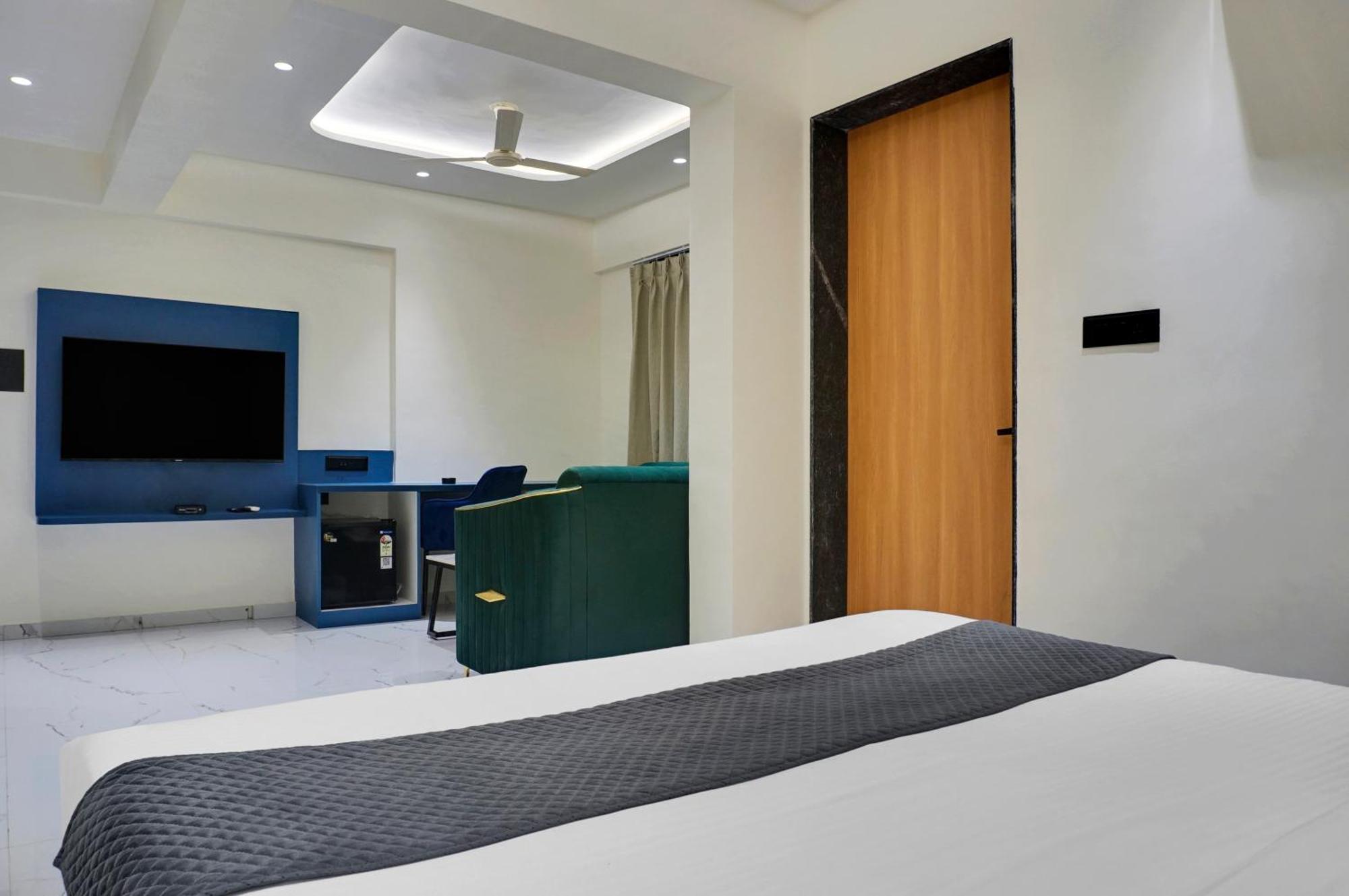 Palm Suites Baner- Indian Nationals Only Pune Exterior photo